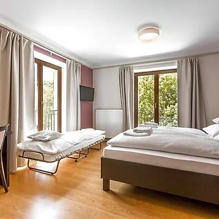 Mandat 3* Hradistko (Prague-West)