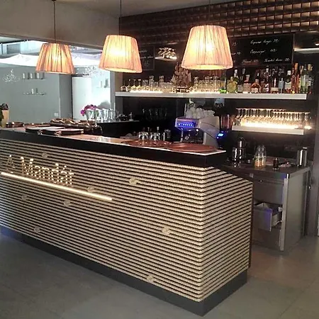 Hotel Mandat